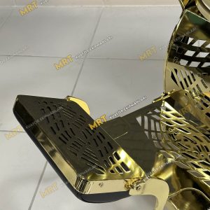 MRT-151 Berber Koltuğu - Lazer Kesim Metal Detaylar: Koltuğun estetik lazer kesim metal detayları ve gold kaplama yüzeyleri.