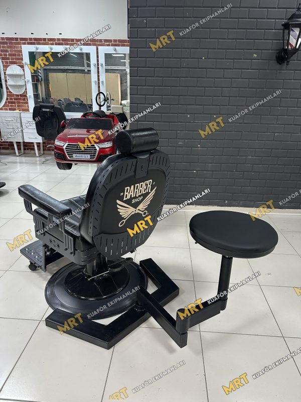 Asistan Berber Koltuğu - Rotabar 180 2 Rotabar 180 asistan berber koltuğu, berberlerin oturarak tıraş yapmasını sağlayan ergonomik aparat.