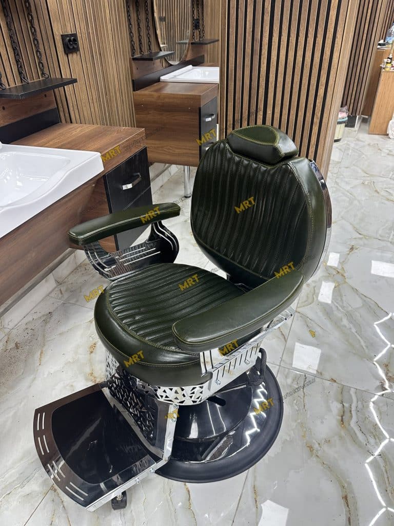 Farklı açıdan MRT-125 krom berber koltuğu ve salon