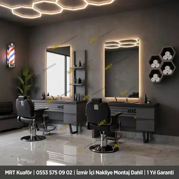 Antrasit modern ikili berber salonu seti, aydınlatmalı aynaları, siyah berber koltukları ve petek havluluk içeren çağdaş bir iç mekan.