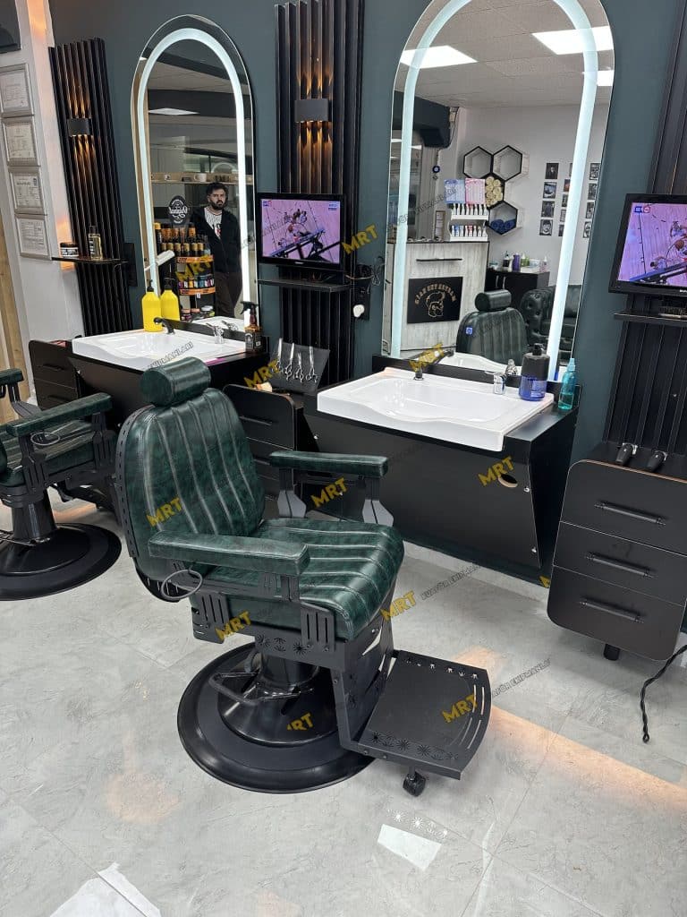 Buca'da Premium Salon Kurulumu: Cem Başlar Bey'in Mekanı 4 Salonda kullanılan ekipmanların ve tezgah detaylarının yakından görünümü.