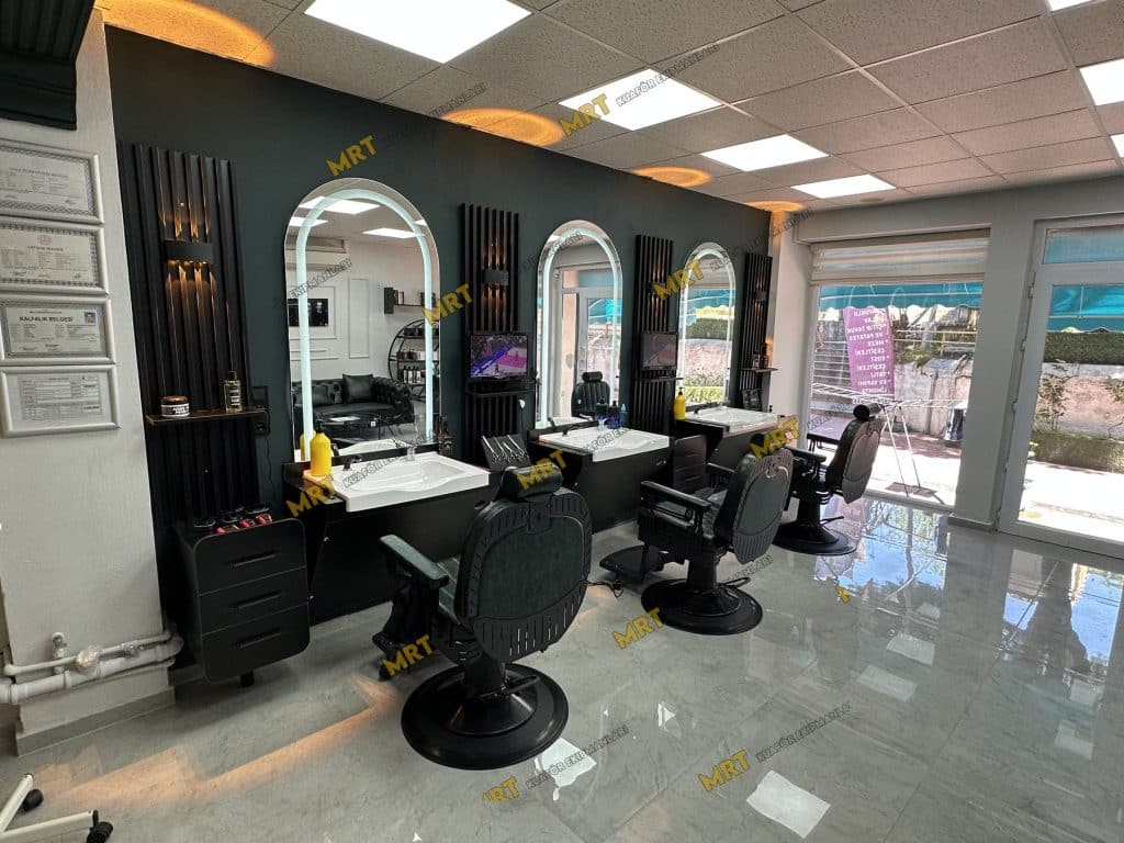 Buca'da Premium Salon Kurulumu: Cem Başlar Bey'in Mekanı 5 Geniş açı ile Buca berber salonu iç mekan tasarımı ve mobilyaları.