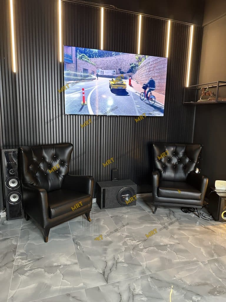 Gaziemir'de Lüks Konseptli Erkek Kuaförü: Çağlar Dikmen Bey'in Salonu 4 Gaziemir berber salonu Chester bekleme koltuğu takımı