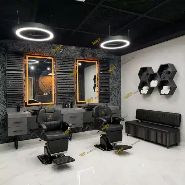 Lüks antrasit ikili berber seti, turuncu LED aydınlatmalı aynalar, siyah berber koltukları ve petek havluluklu modern bir salon.