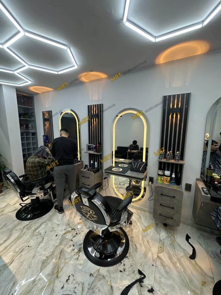 Pınarbaşı erkek kuaförü aktif kullanım sırasındaki salon görünümü